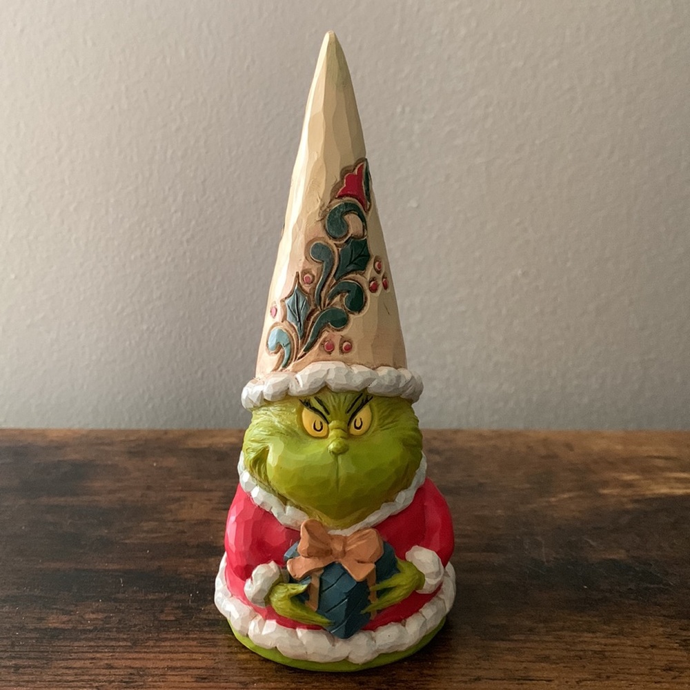 Jim Shore Grinch Gnome Holding Present. 🎄